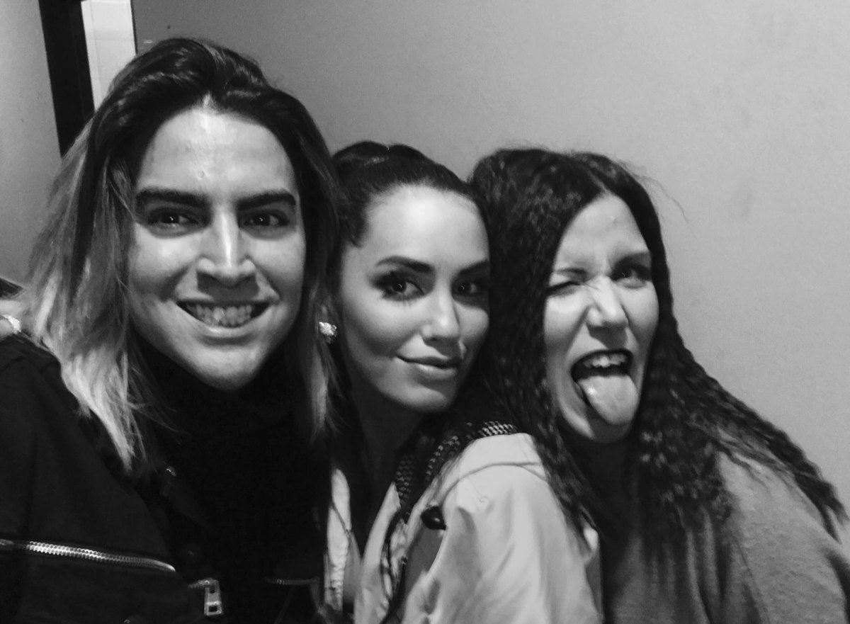 fabianmanuk's tweet photo. Tremendo show ! @laliespos 🎉👊🏻 https://t.co/Z1zIuMl86P