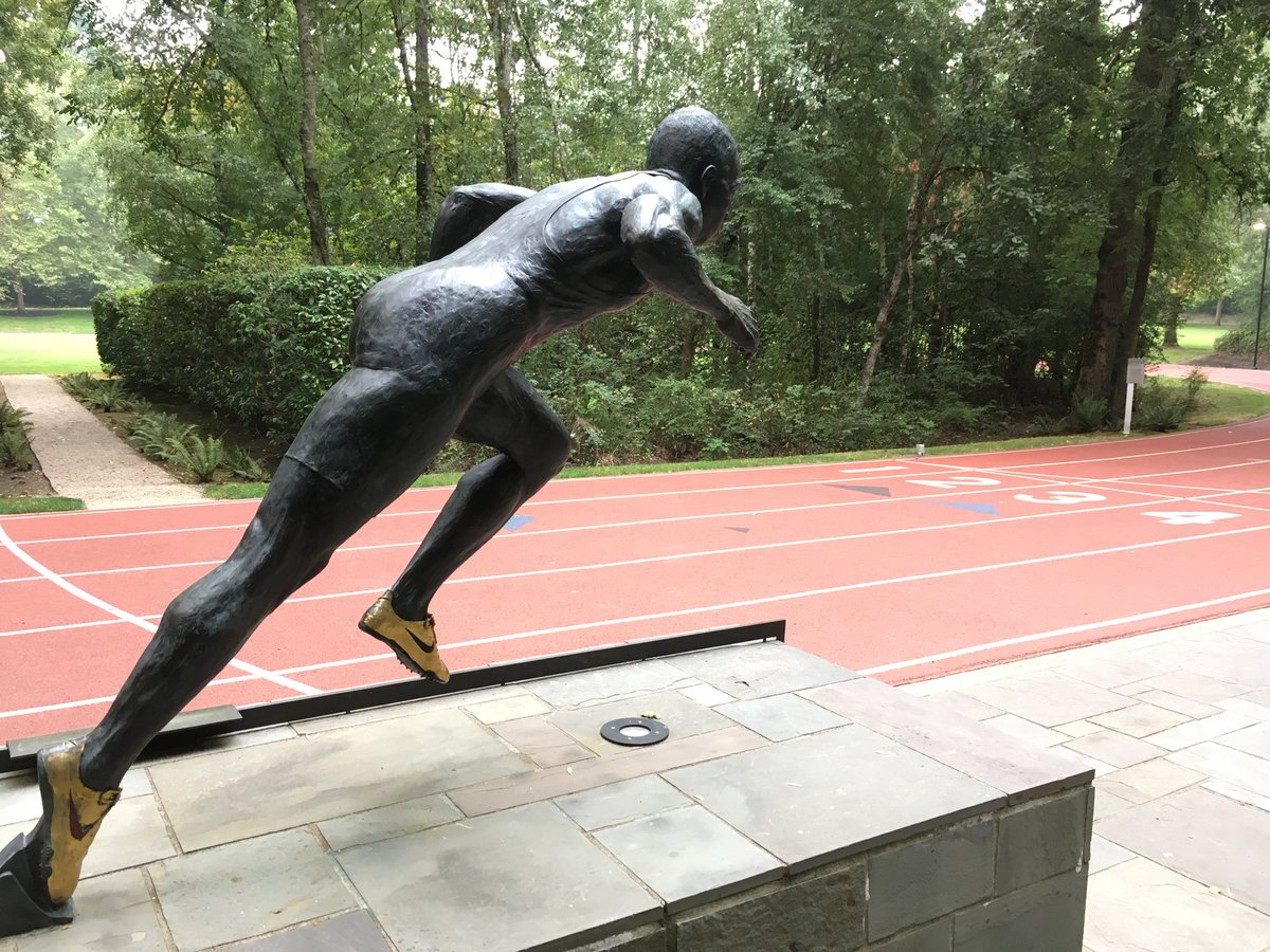 NIKE社内にある陸上競技場は「マイケル・ジョンソン トラック」と 