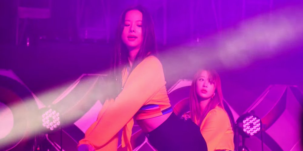 allkpop's tweet photo. LEGOs share fancams of Solji performing with EXID during the group's 1st Japan live tour! :')
https://t.co/5U3rckGGp9 https://t.co/XuO1cjl7pO