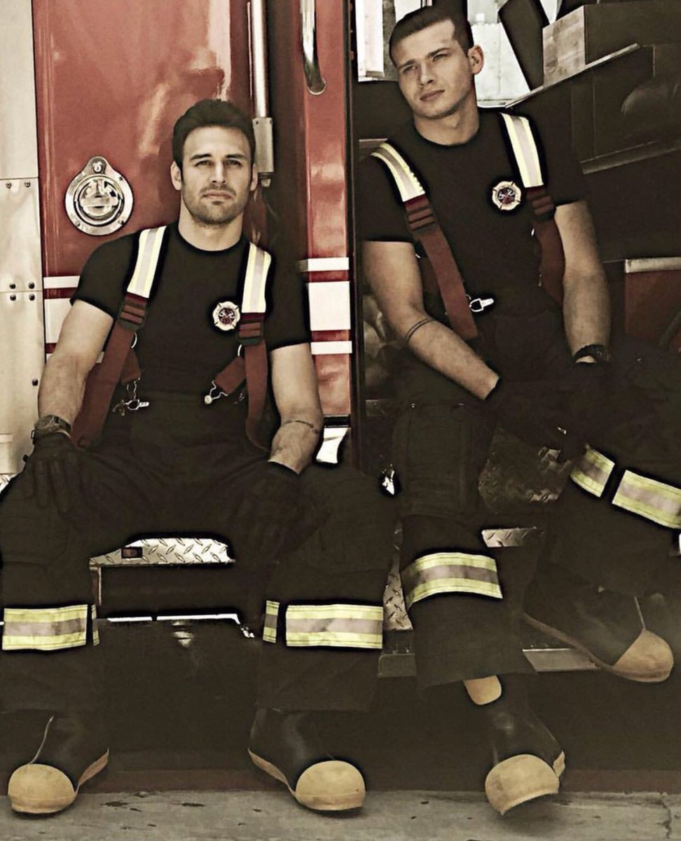 911NewsUpdates's tweet photo. Oliver Stark and Ryan Guzman on the set of ‘9-1-1’ Season 2. #911onFOX https://t.co/K32WOE00Do