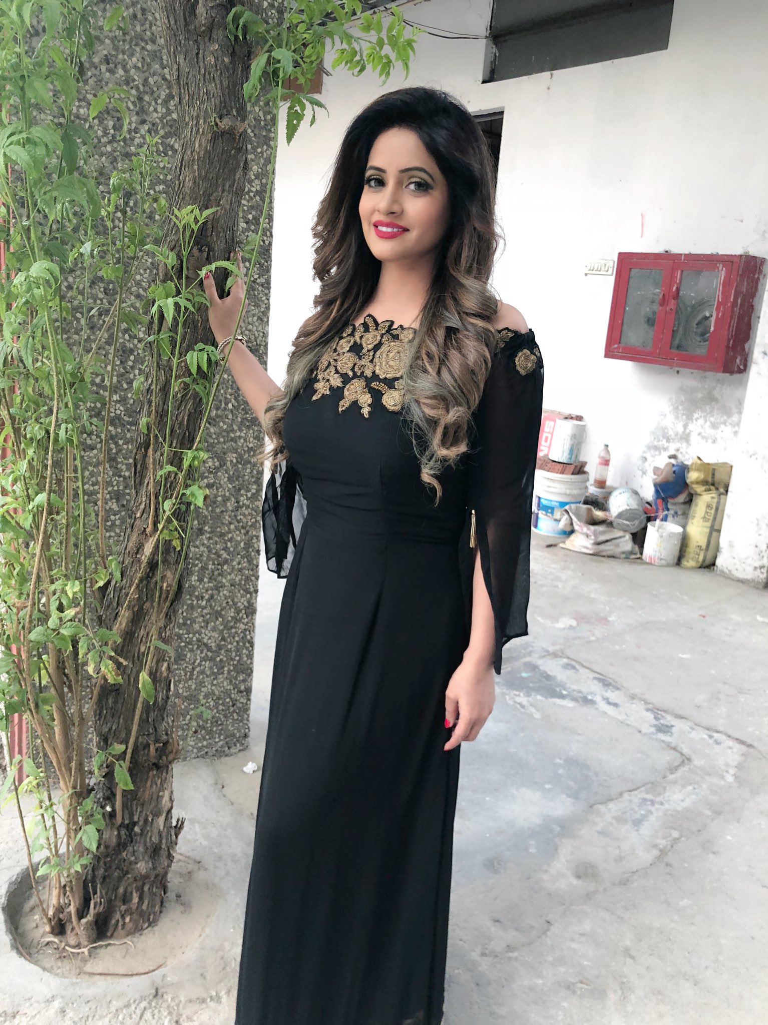 Miss Pooja On Twitter I Think Black Color Suits Me Tuhanu Ki Lagda Tuhade Te Kehra Color Suit Karda Https T Co Hlzzgh9b5a Twitter