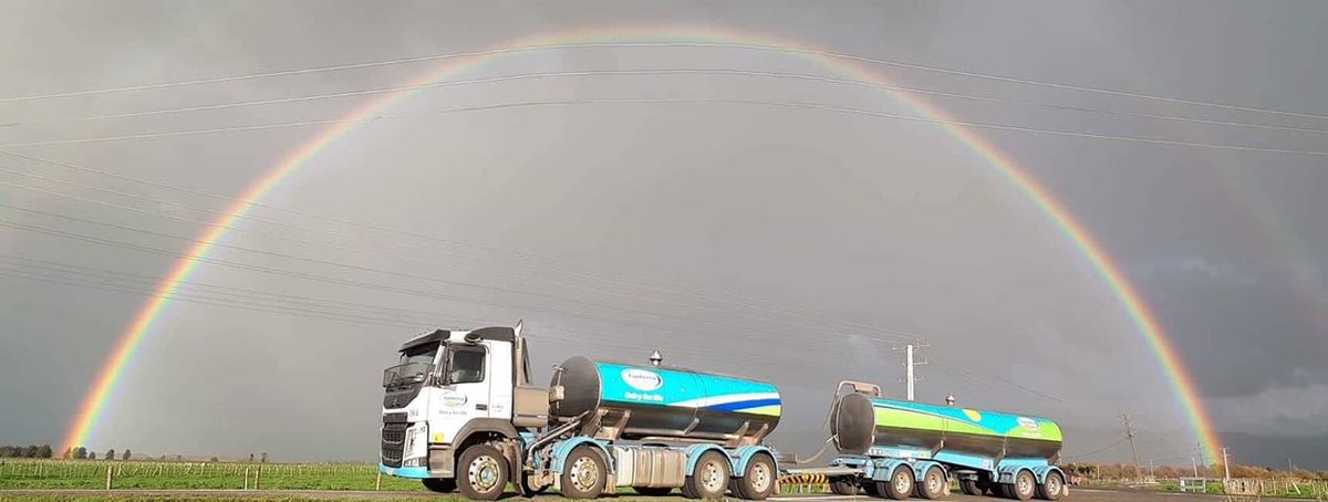 One of our tankers perfectly framed in colour and captured by Longburn driver Paul yesterday in Opiki 🌈😍 #DoubleRainbow #FridayFeelGood