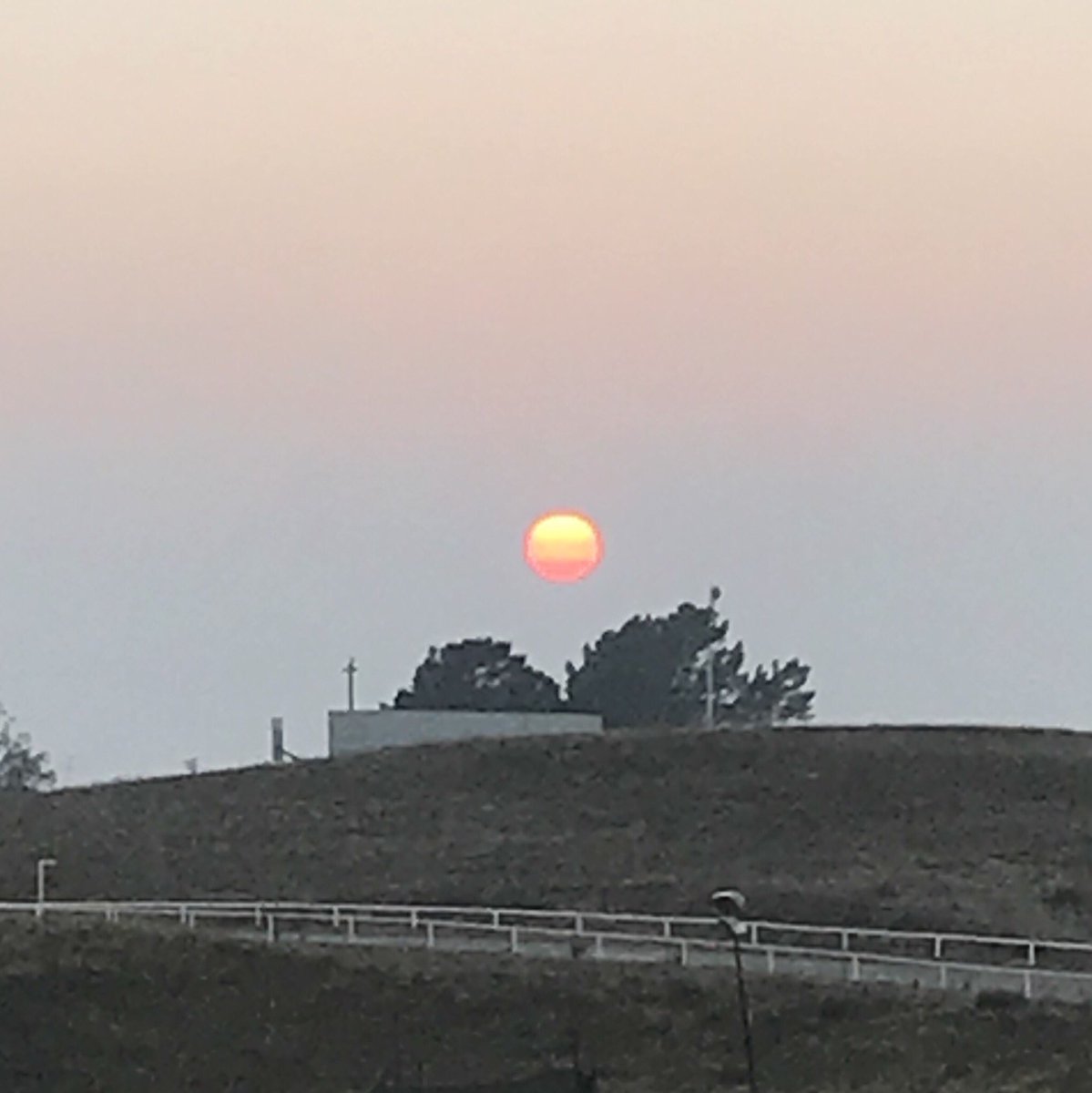 DanPattersonUSA's tweet photo. Sunset over Santa Maria CA, Aug23. #FrontFire https://t.co/96cKvU0zqB
