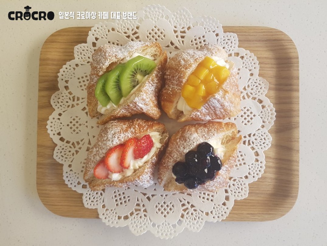 크로크로의 과일 크로아상 4대장입니다! 키위, 딸기, 망고, 블루베리까지!
가장 좋아하는 과일을 골라 드셔보세요^~^ 저는 망고 들고갑니다!
#크로크로 #크로아상 #크로아상카페 #crocro #croissants #일본식크로아상 #후쿠오카하카타역 #줄서서먹는크로아상 #청담카페 #서면카페