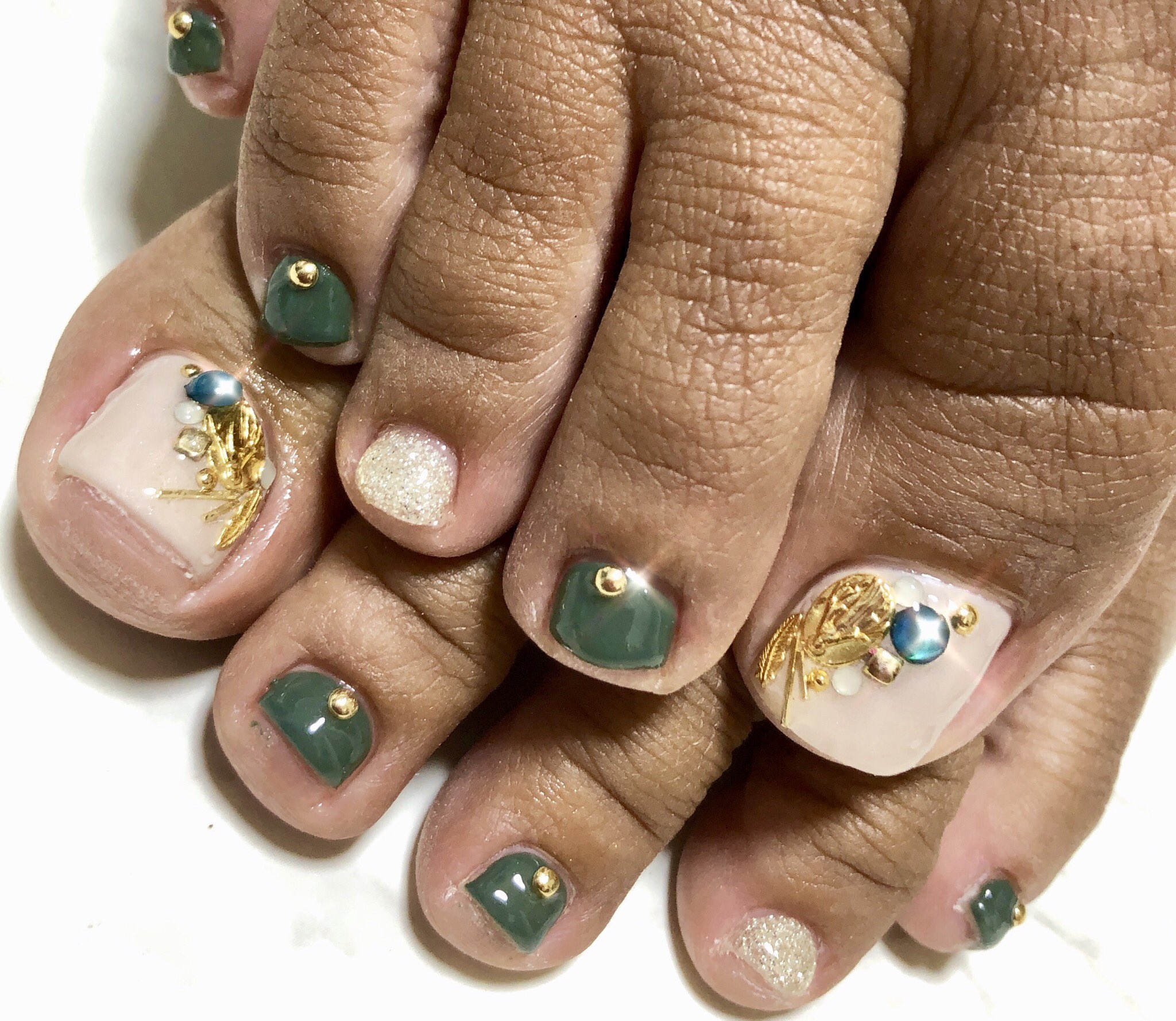 Twitter 上的 村田 奈津季 まついさんネイル フット グレージュネイル カーキネイル ホワイトシルバーネイル ラメネイル エスニックネイル お任せデザイン 毎月ありがとうございます 秋ネイル 自宅ネイル Nail T Co M8j3fmrprh Twitter