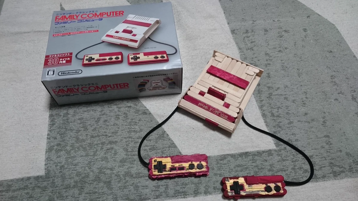 夏休みの工作　アイスの棒を使ったファミリーコンピュータ