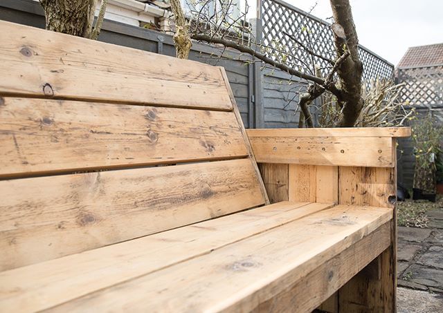 I know you've been on tenterhooks waiting to see the rest of the chair, wait no longer! 
Designed in house by Russ and Will and installed in the @chewvalleywellbeing herb garden. 
#bristoldesignandbuild #bs3workshop #bristolstudio #becomepartofourteam #b… ift.tt/2BH2YFE