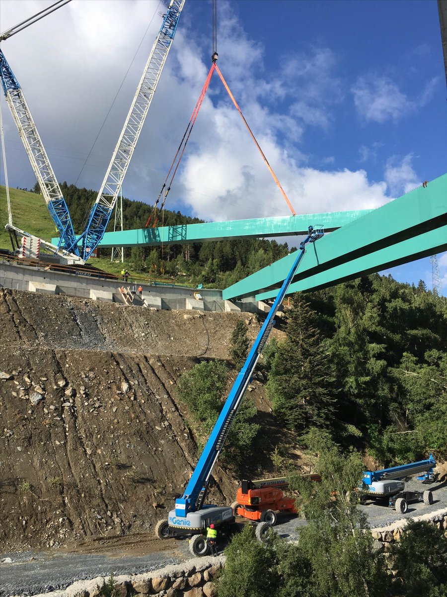 Preparando <a href="/Soldeu/">Soldeu</a> para la #Copa del #Mundo de #Esquí 2019 con #Plataformas #Telescopicas de 43 y 58 metros #Genie y #JLG