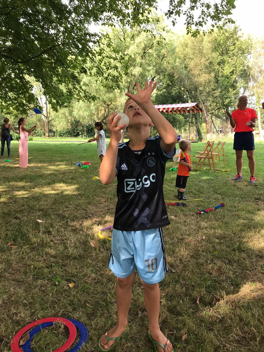 Djembé spelen in het park onder leiding van een ervaren djembé leraar? Kom naar het Kooimanpark! @spurdsport organiseert een leuke ochtend. Verder zijn er circusactiviteiten en kan je creatief aan de slag. Kom op zaterdag 25 augustus van 11.00 tot 13.00 uur. Deelname is gratis.