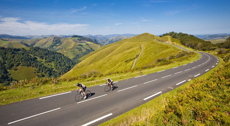 OutdooractiveFr's tweet photo. Amis #cyclistes 🚴, la #forêt d'Iraty et le #col de Bagargui seront votre terrain de jeu le 26 août lors de l'#evenement #Onsycol ! 🗻😍 Tous les détails de la #rando sur #mountnpass 👉 https://t.co/3FwcwwMGLA
@BearnPyrenees @Bleu_Bearn @LaRepDpyrenees @SO_Pau @NvelleAquitaine https://t.co/cpPu9XNoSS
