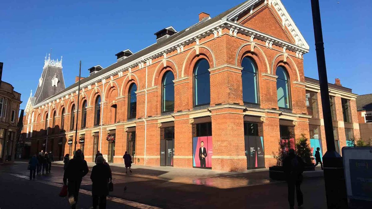 One year on: #Business is booming at the #Lincoln Cornhill Quarter

@lincscoop <a href="/cornhillquarter/">Cornhill Quarter</a> <a href="/MossBros/">Moss Bros.</a> @FlyingTigerCph 

buff.ly/2LoMMZc