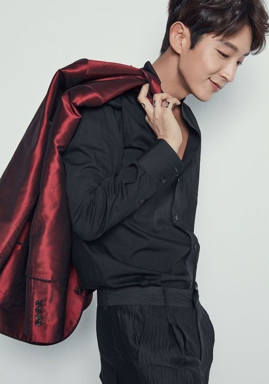 JoonGiTurkey's tweet photo. 2016 yılının başından beri oyuncu Jeon Hye Bin ile birlikte oldukları duyuruldu. Lee Joon Gi kendisi gibi oyuncu olan Jeon Hye Bin ile 2 yıl aşk yaşamış ancak 2017 yılında bu ilişkiyi sonlandırmıştır. https://t.co/YT3Aqh0Mv5