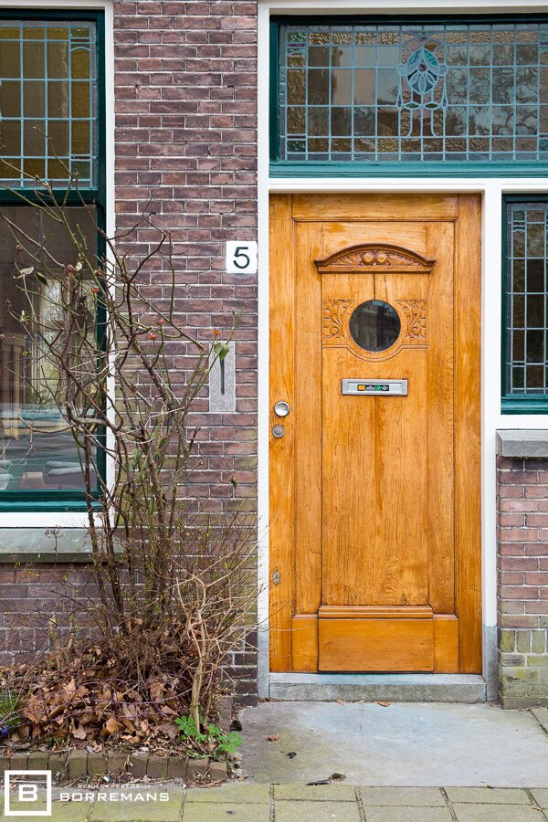 Deze #voordeur is van een woning in het centrum van #Delft daar is de gehele buitenzijde door #schildersbedrijf #Borremans geschilderd en afgewerkt. #schilderwerk #schilder