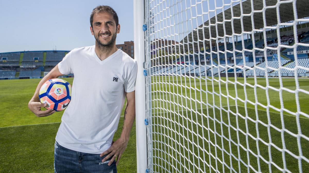 aitorlagunas's tweet photo. Ya es oficial: nos hacemos mayores. Este año no habrá ningún jugador en Primera nacido en la década de los 70. El último, salvo sorpresa, habrá sido Sergio Mora (en el Getafe el curso pasado) https://t.co/qhkZWcpZGe