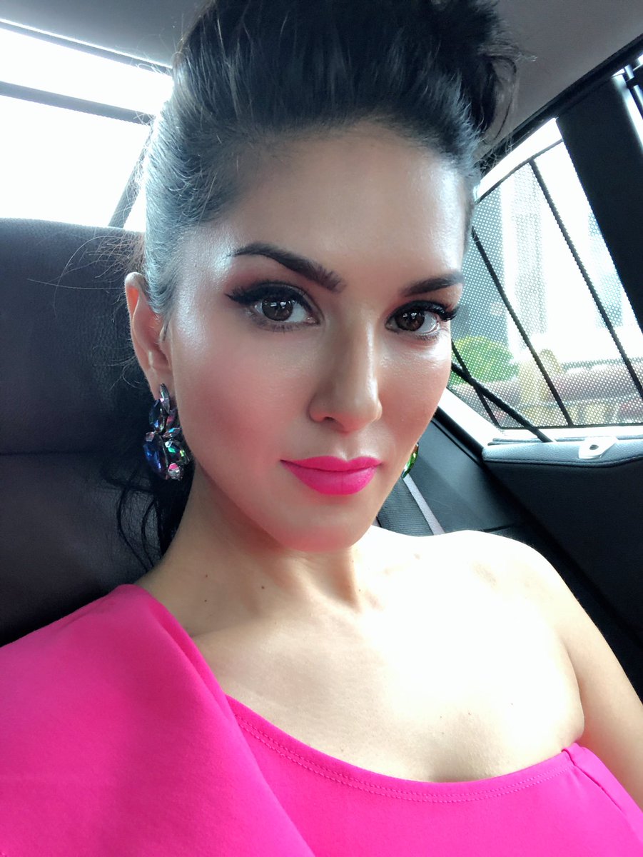 Sunny Leone tweet media