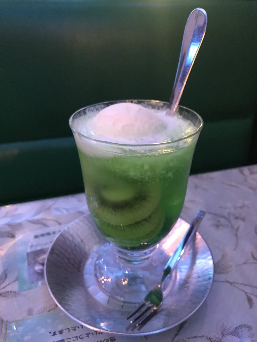 MMMmsSskKgGggGG's tweet photo. クリームーダが自己再過熱かな^ ^？

キウイフロート🥝@ 喫茶ソワレ/京都 先斗町
21-AUG-2018

#iliketo  #クリームソーダ
#食べ歩く #tabearuku
#純喫茶コレクション
#クリームソーダ純喫茶めぐり
#ログLOG https://t.co/eW5bAQ4AV3
