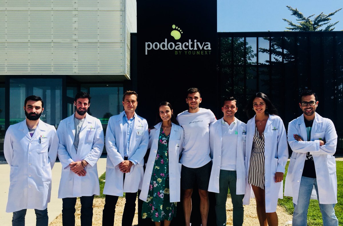 Podoactiva's tweet photo. Visita de lujo de @alexgallar11 y @SamueleLongo_9 de la @SDHuesca a nuestra sede central. Un lujo acompañar vuestros pasos.⚽ ¡Gracias y a seguir pisando fuerte esta temporada! #PisaBienViveMejor #Podología #Fútbol https://t.co/y5rAATY3Nr