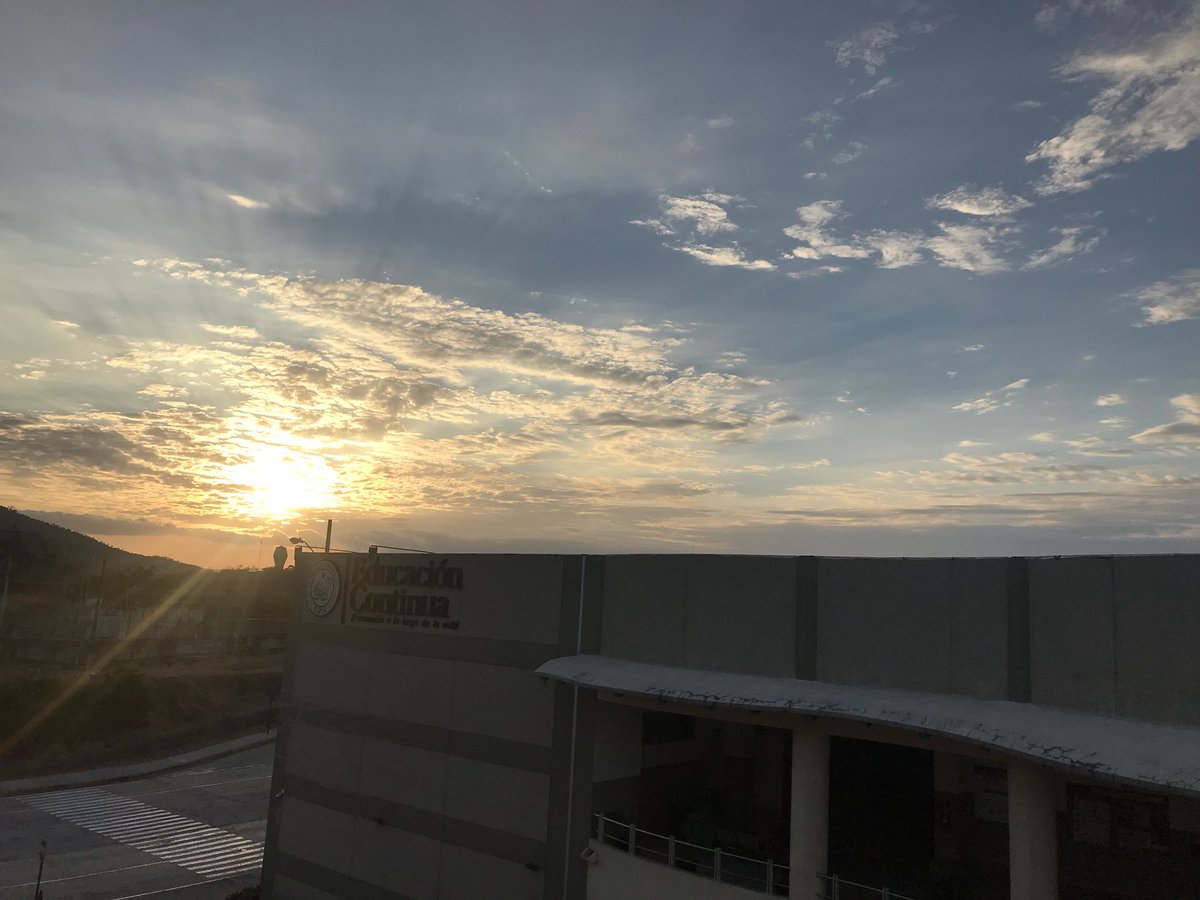 AngeloMerchan's tweet photo. Atardecer desde el edificio de admisiónes de la espol https://t.co/RIi3s80QKO