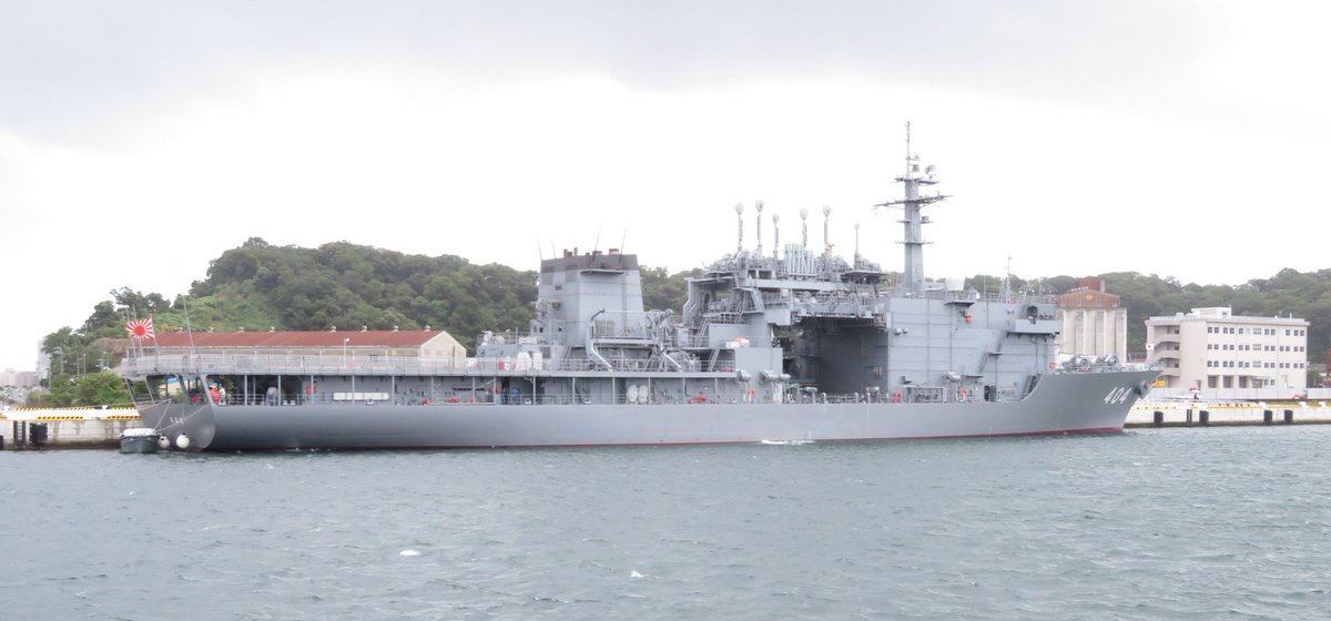 先日から使用開始した長浦岸壁に停泊する潜水艦救難艦「ちよだ」。

#週刊安全保障