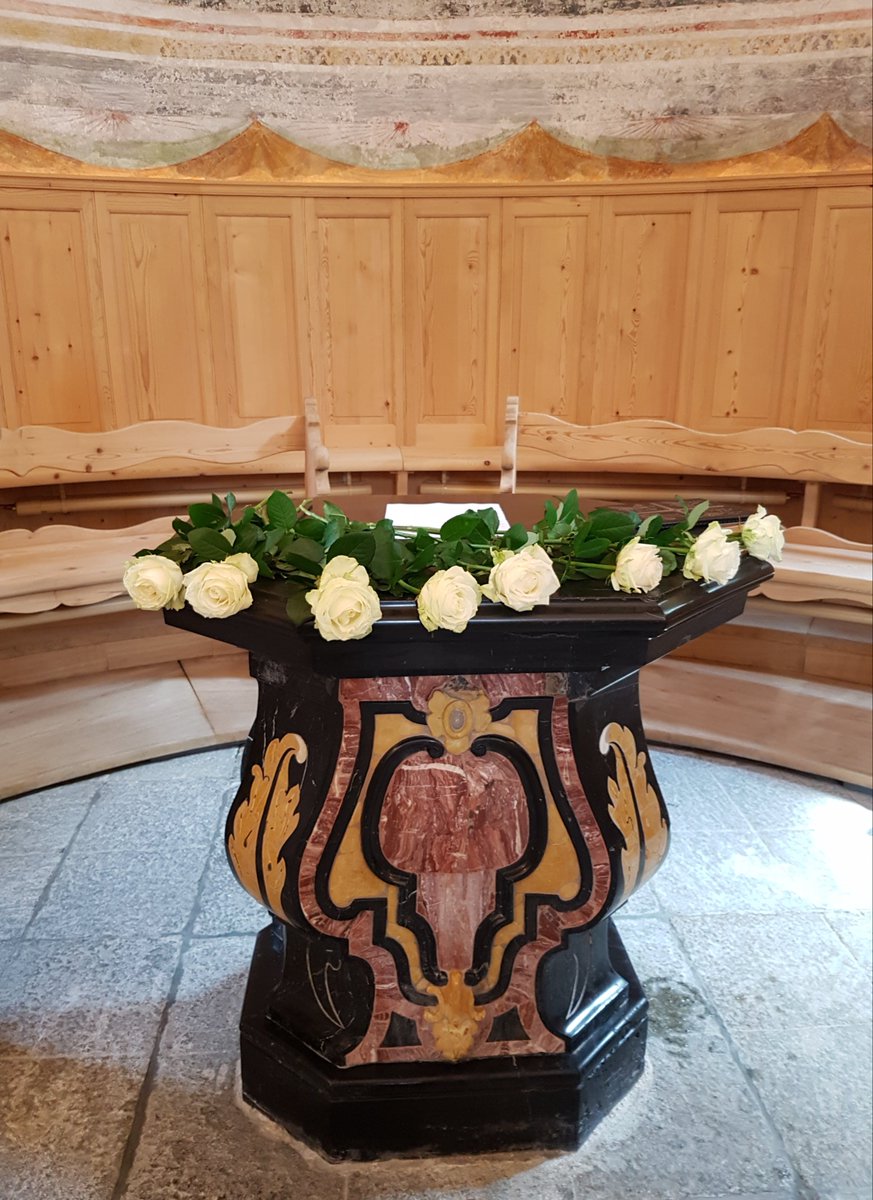 #InfoBondo: ad un anno dalla frana del Pizzo Cengalo, il Comune di Bregaglia ha accolto le famiglie dei dispersi per un evento commemorativo. #Bondo #PizzoCengalo #ValBondasca #eventocommemorativo