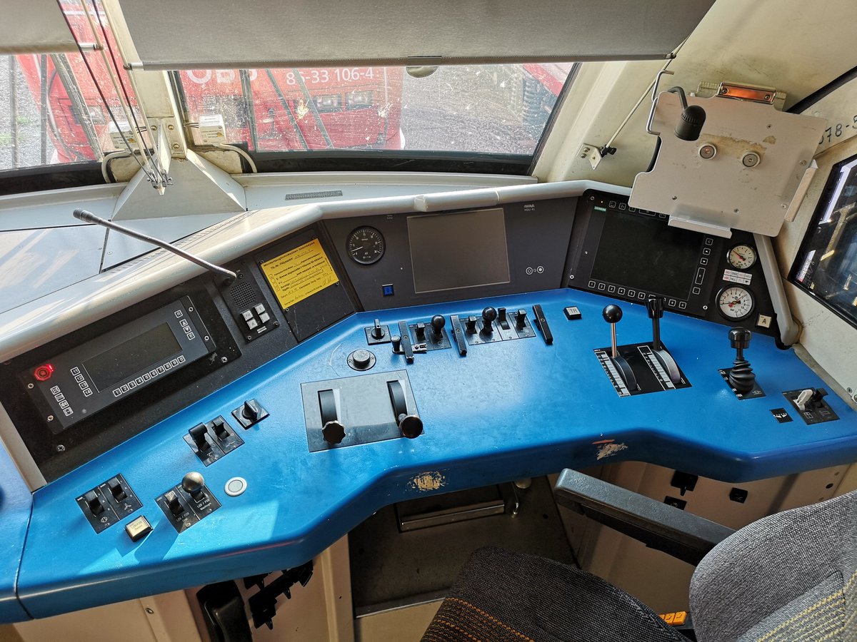 Grunzi1204's tweet photo. Hier habt ihr einen blauen 1116 Taurus Führerstand https://t.co/RvmBuivOP9