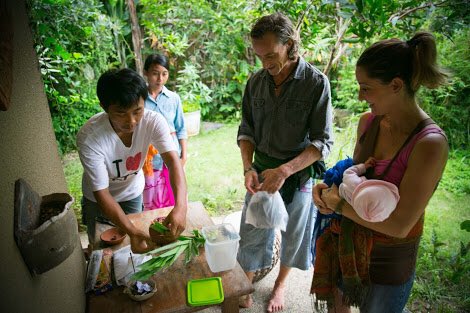 SoehannaHall's tweet photo. A tradition exists in Bali that includes cleaning the placenta, putting it in a container, and burying it in an intricate ceremony.
#factretriever #pregnancy #birthfact #placenta #soehannahall https://t.co/8VoIguvKP6