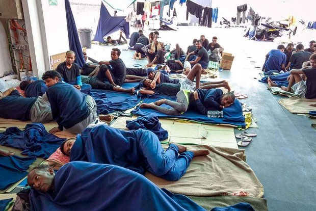 Per coscienza e per legalità: la #naveDiciotti, i profughi eritrei e una politica minuscola. L'editoriale del direttore Marco Tarquinio avvenire.it/opinioni/pagin…