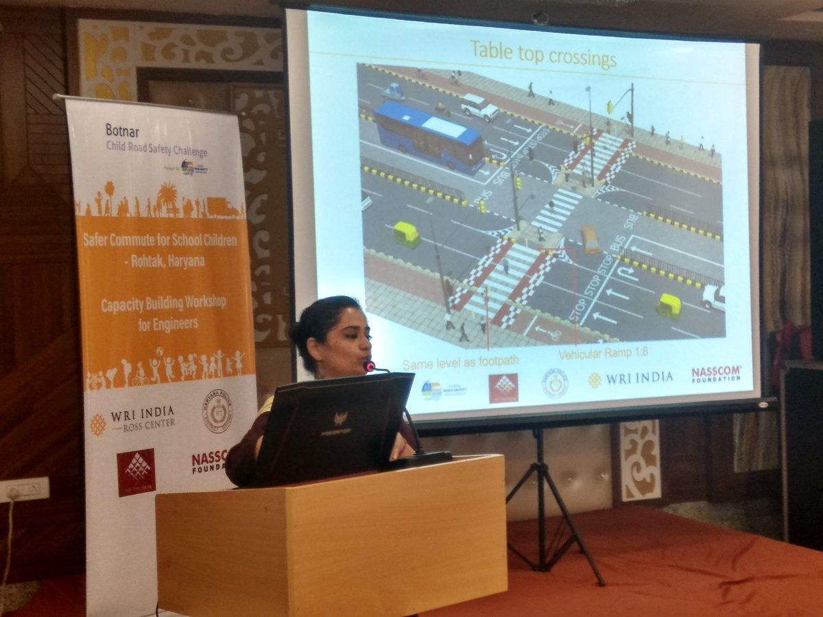 vaikush23's tweet photo. @archipriyanka explaining #design principles for making #StreetsForAll at #Rohtak #SafeSchoolCommute Capacity Building Workshop for #Engineers 

@FondationBotnar @grspartnership @RohtakPolice @pwdrohtak  @JudyFleiter @atsani @HRYVisionZero @amitbhatt4u @SarikaPanda https://t.co/cJ1L4Cd14r