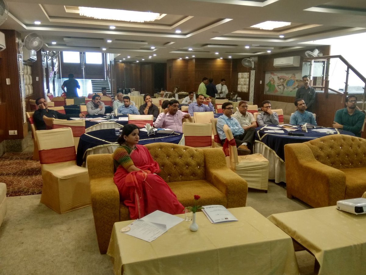 vaikush23's tweet photo. @archipriyanka explaining #design principles for making #StreetsForAll at #Rohtak #SafeSchoolCommute Capacity Building Workshop for #Engineers 

@FondationBotnar @grspartnership @RohtakPolice @pwdrohtak  @JudyFleiter @atsani @HRYVisionZero @amitbhatt4u @SarikaPanda https://t.co/cJ1L4Cd14r