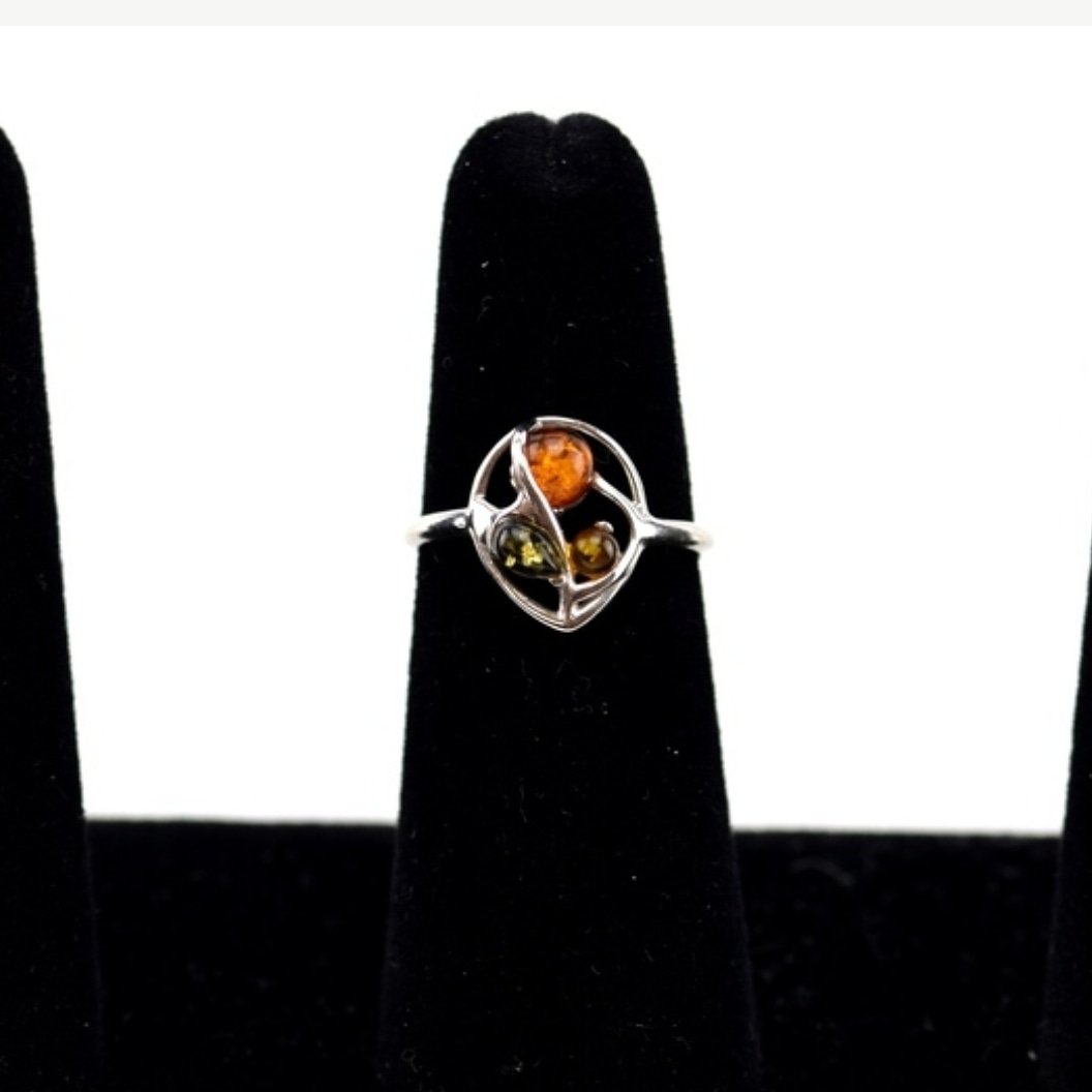 amberrosajewell's tweet photo. #amberjewellery #amber #amberrosajewellery #jewellery #ring #amberring #silver #silverring #sterling #honey #ringsize7 #ringsizeN #etsy #freeshipping https://t.co/wvMDrFbp38