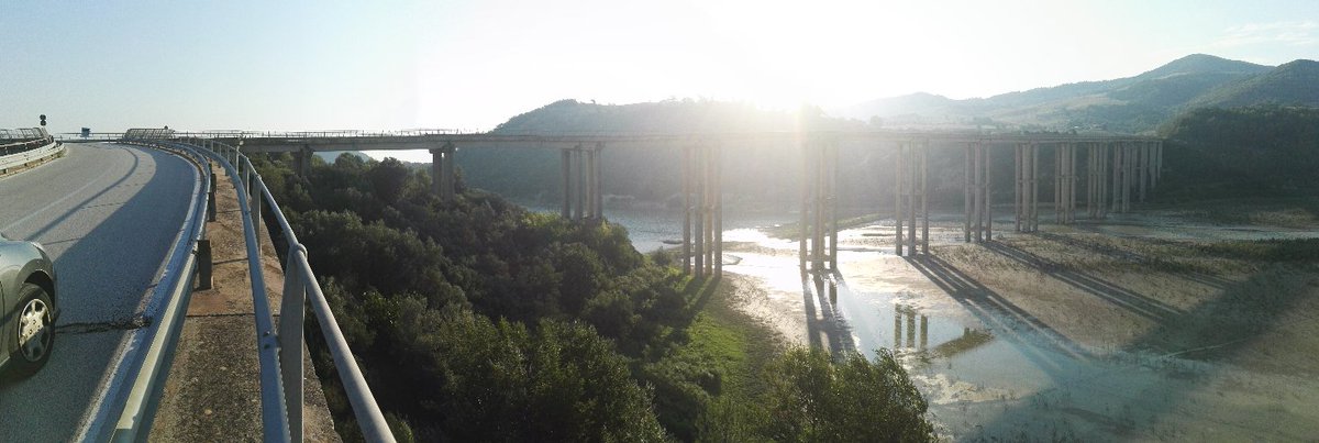 LuceverdeInfo's tweet photo. #Molise #viabilità #SP73 divieto di transito ai veicoli con portata superiore a 44,00 t. sul viadotto Gravellina nel Comune di Guardialfiera (CB) in via precauzionale a seguito degli eventi sismici.

ℹ️ https://t.co/LcE2CYY9iD

#luceverde #SicurezzaStradale #ProvinciaCampobasso https://t.co/SsvMMxm2Rn