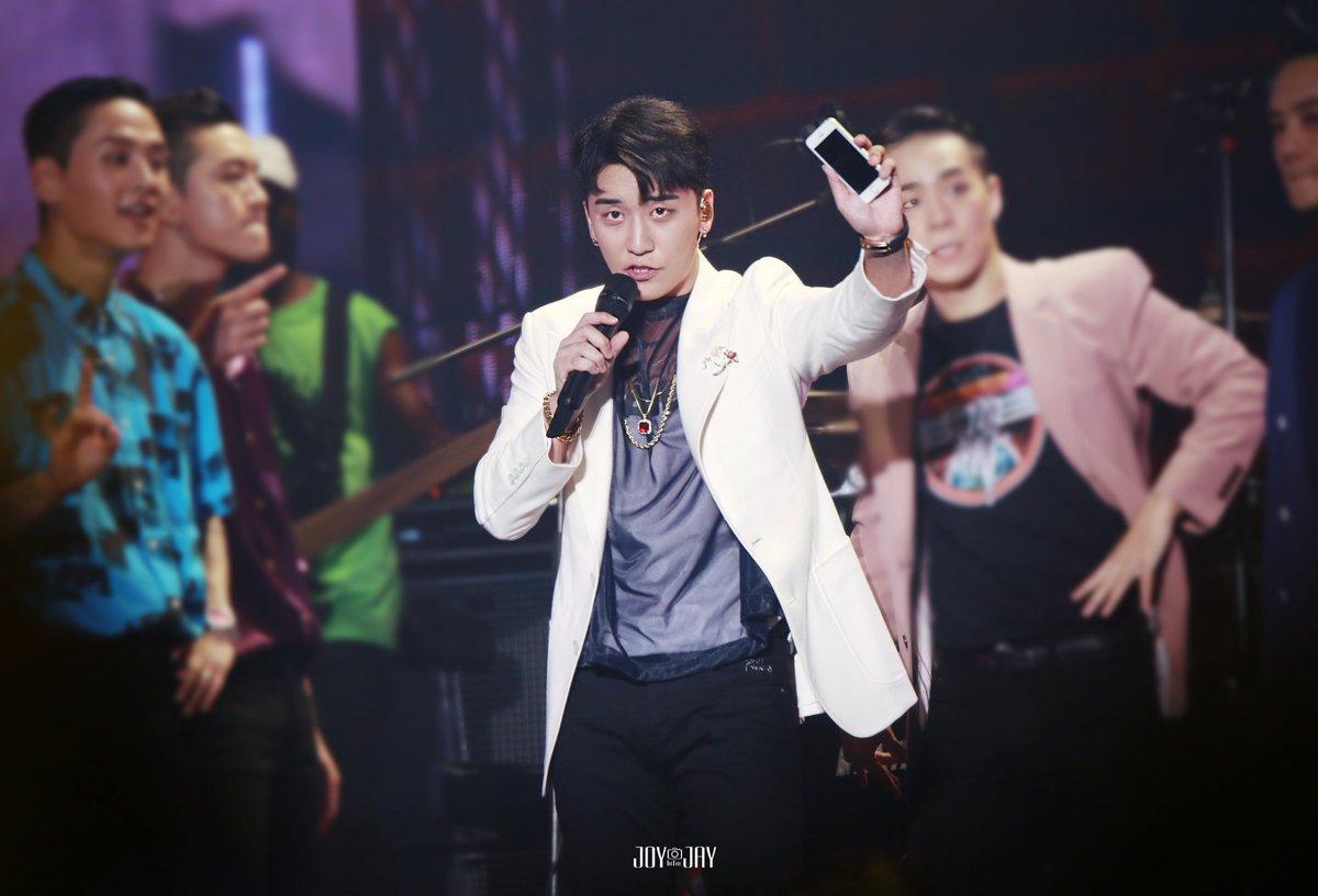 JoyIntheJay's tweet photo. 180804 :: #승리 :: 솔로 콘서트  #THEGREATSEUNGRI | HQ 4p

🐼 : 아 예 지용이형.. 저 지금.. 솔로콘서트 중입니다..
ㅋㅋㅋㅋㅋㅋㅋㅋㅋㅋㅋㅋㅋㅋㅋ
ㅋㅋㅋㅋㅋㅋㅋㅋㅋㅋㅋㅋㅋㅋㅋㅋㅋㅋ

#승리 #VI #SeungRi #이승현 @ForvictoRi 

#JoyInTheJay https://t.co/HjIRuWweft