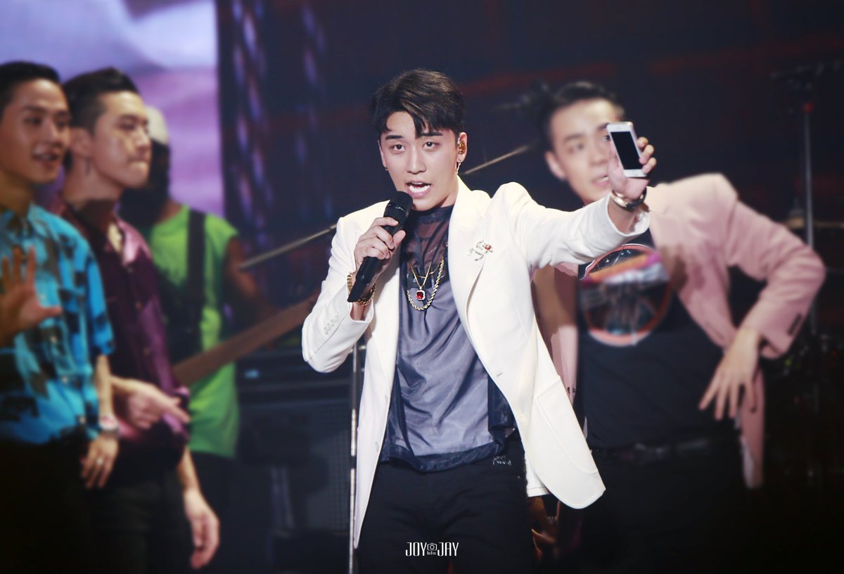JoyIntheJay's tweet photo. 180804 :: #승리 :: 솔로 콘서트  #THEGREATSEUNGRI | HQ 4p

🐼 : 아 예 지용이형.. 저 지금.. 솔로콘서트 중입니다..
ㅋㅋㅋㅋㅋㅋㅋㅋㅋㅋㅋㅋㅋㅋㅋ
ㅋㅋㅋㅋㅋㅋㅋㅋㅋㅋㅋㅋㅋㅋㅋㅋㅋㅋ

#승리 #VI #SeungRi #이승현 @ForvictoRi 

#JoyInTheJay https://t.co/HjIRuWweft