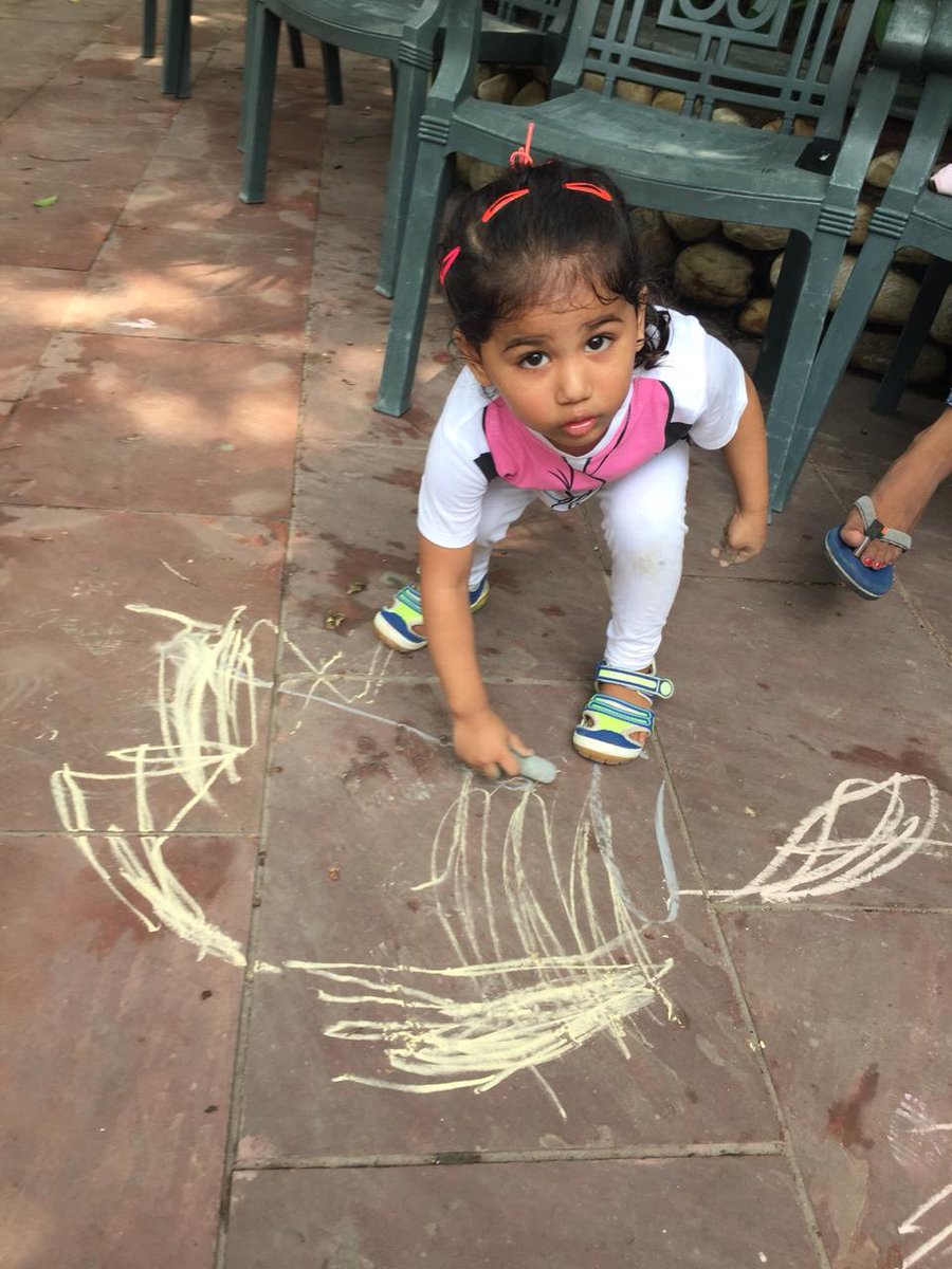LearningTreeDel's tweet image. When the world is your drawing board! Here's the glimpses of another fun activity #freedrawing, where our kids enjoyed and foster their drawings skills @Thelearningtree

#TheLearningTree #Thelearningtreedelhi #preschool #playgroup #playschool #thelearningtreeplayschool