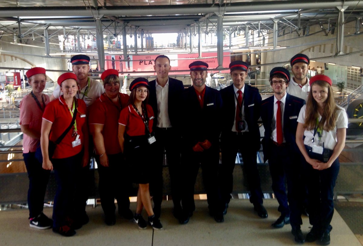 Période de forte affluence à la gare de Marne-la-Vallée Chessy. Bravo à l’équipe #SNCF de vente et d’escale, qui assurent l’accueil, l’information et la prise en charge des clients #TGV, #OUIGO et #eurostar au service de 5 millions de voyageurs chaque année. Merci <a href="/LindaMAISANO/">Linda Maisano</a>.