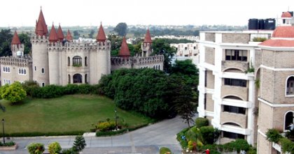 modisrishtii's tweet photo. I think #Indore has some of the most beautiful schools.
#Emeraldheights #DalyCollege #DpsIndore #architecture https://t.co/iSFY1toaYB