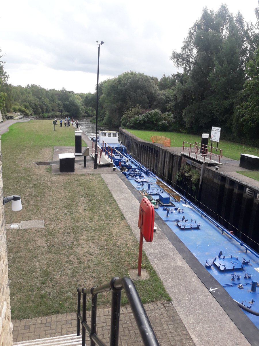 CRTYorkshireNE's tweet image. @ExolPride on the move at Mexborough Low Lock earlier this week.  With lots of walkers stopping to enjoy the spectacle.