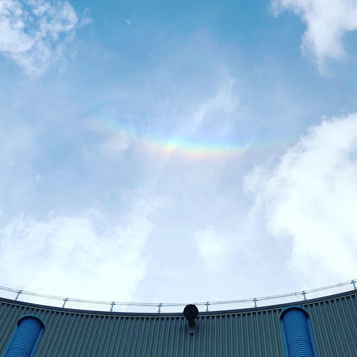 DrChronus_0920's tweet photo. パレットタウン上空に虹あらわる🌈
さすが安室ちゃん、呼びこむなぁ😆
#ALLFOR916 #allfor916
#安室奈美恵 #NamieAmuro
#安室ちゃん #finallyphoto
#東京0824 #お台場パレットタウン
#思い出が1つでも多くできますように https://t.co/DWvyKfvWkV