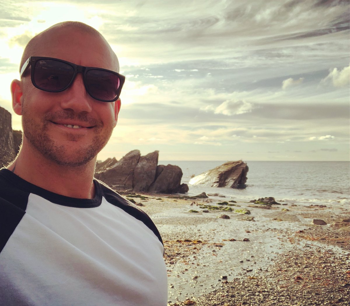 When you smile it’s a language the whole world understands ❤️ 

Happy Friday 😁

#HappyFriday #smile #tgif #healthylifestyle #fitness #motivation