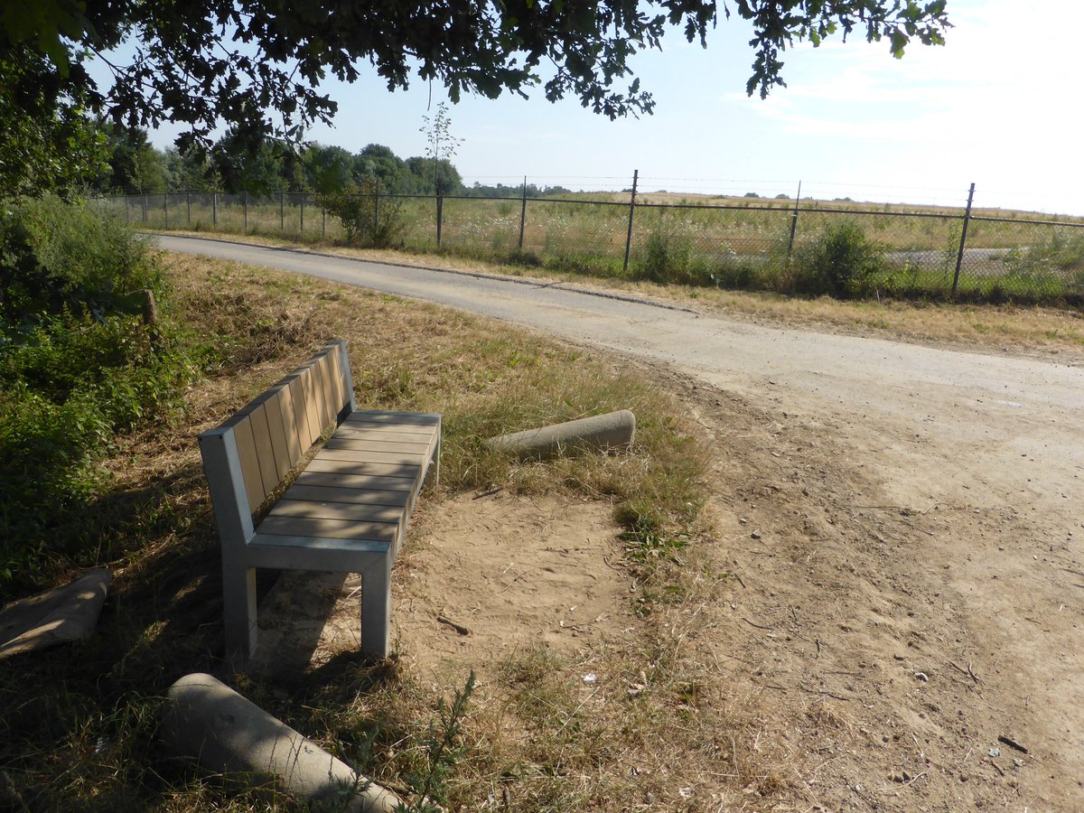 willemwandelt's tweet image. Een wandelbankje op een kruispunt ten zuiden van Spaubeek

#TheNetherlands #Limburg #Spaubeek #wandelen #wanderlust #Pelgrimspad #travel #holidays #camino #outdoors #hiking #pelgrimage #adventure #wandelbankjes @wandelbankjes