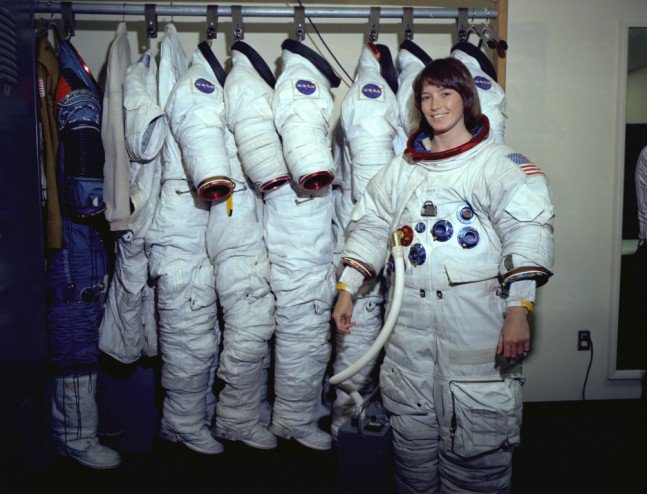 August 24, 1949: Happy Birthday to former NASA astronaut and first mother in space, Anna Lee Fisher. 