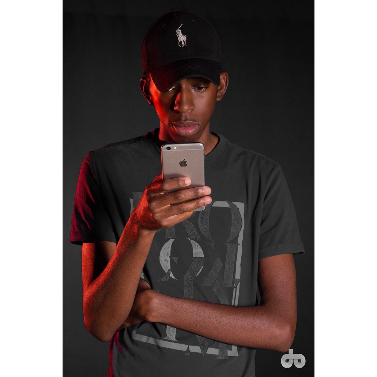 Tallguy_graphix's tweet photo. Iโm always on my phone like๐. Thanks to @phirildinho_10 and @Goodwill_Sbo
#GetsaGetsa2_0 #Apple @AppleMusic @apple #FeesMustFall #AdamaCatzavelos #SkitsMaker https://t.co/LFKbjgqbMb