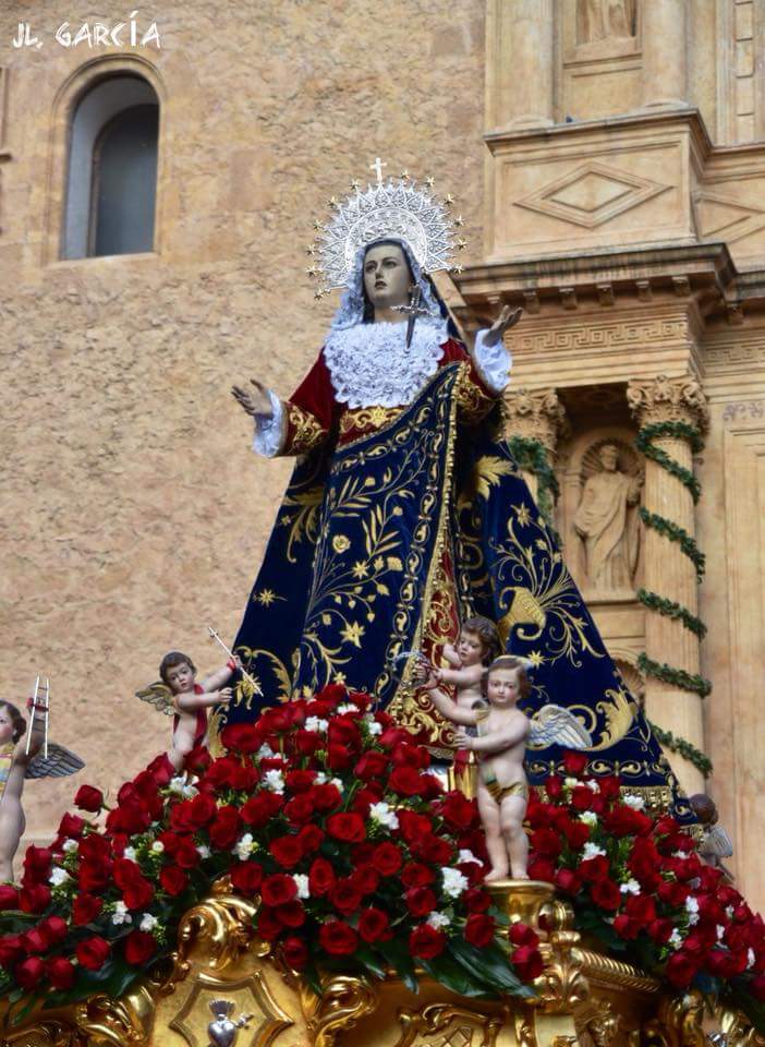 Majestuosa hacia el calvario. Todos los viernes del año son para Ti... El primero por tus Dolores y el segundo por tu sufrimiento siempre lleno de esperanza. #EvangelioDelDía #viernesdelSeñor