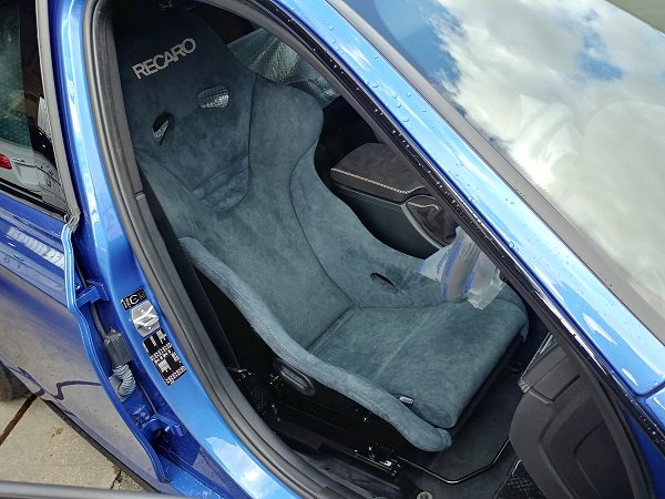 ASSIST_USSY's tweet photo. 今日もRECARO・・・RS-G アルカンターラをF30-320iに装着 https://t.co/jAPcVB1xQa 。低くなり過ぎないように・・・且つ、ステアリングセンターを意識して装着しました。#BMW #LAPTORR #ASSIST #JB4 #bootmod3 #bm3 #NITRON #QUANTUM #F30 #F30_320 #RSG#ラプター #RECARO #レカロ #RS_G #シートレール https://t.co/edluGiHxkV
