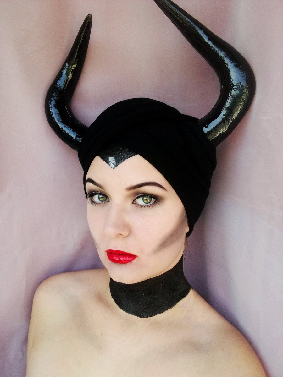 BellBornCosplay's tweet photo. Hi my sweet little ants! 
I'm a #cosplayer from #Poland, I love #sushi, #gaming and spending time with my demonish #cat! I am only an introvertic, anxious and insecure begginer but I love how #cosplay makes me feel and I want to share that love. So welcome! 🖤

#CosplayVisibility https://t.co/aLRbyNWnZa