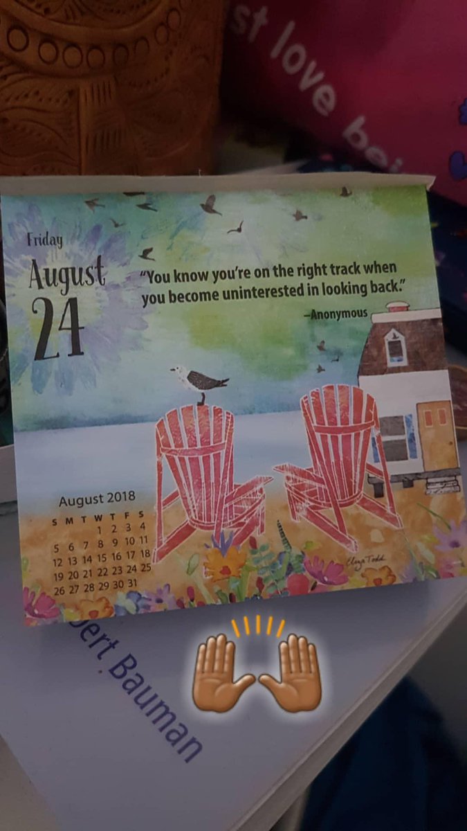 geekybutcool's tweet image. My calendar quote for today 😍  #lookforwardnotback #MotivationalQuotes