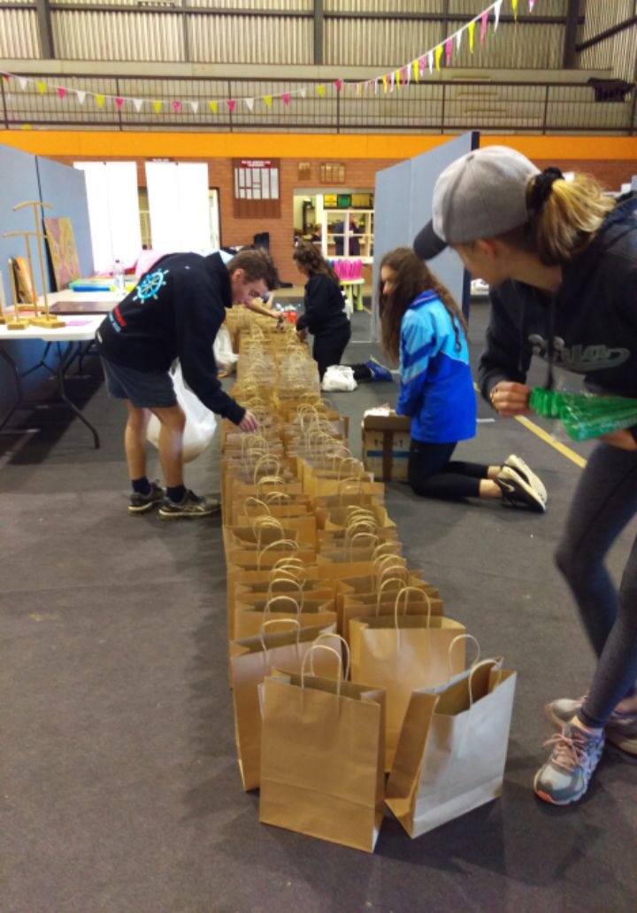 Dan_Lynch1's tweet photo. It’s Show Time! @NewmanCollegeWA Yr 11 Blue Caravel building #marist relationships in the community by lending a hand preparing for the Mullewa Agricultural and Wild Flower Shows @WeMarists @Clare_Cole_ @johnfinneran @RebeccaBramanto @Genna_Spads @simmm88 @skilcs @LisaFogliani https://t.co/Y8ag1HyMX2