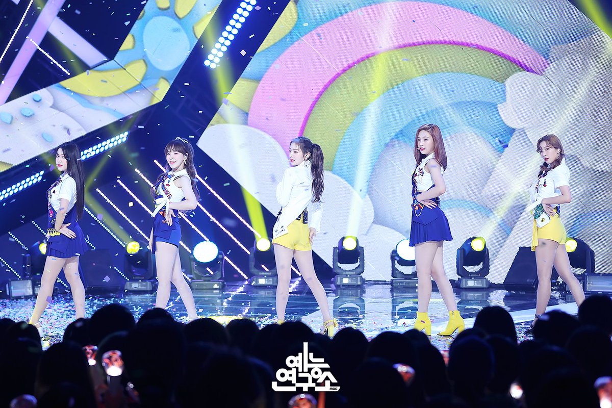 SeulReneDaily's tweet photo. |OFFICIAL| 180824 MBC Show! Music Core #RedVelvet #๋ ๋๋ฒจ๋ฒณ #PowerUp #SummerMagic #PowerUp3rdWIN
https://t.co/hgmARalhqL https://t.co/agrjHJ6JGr
