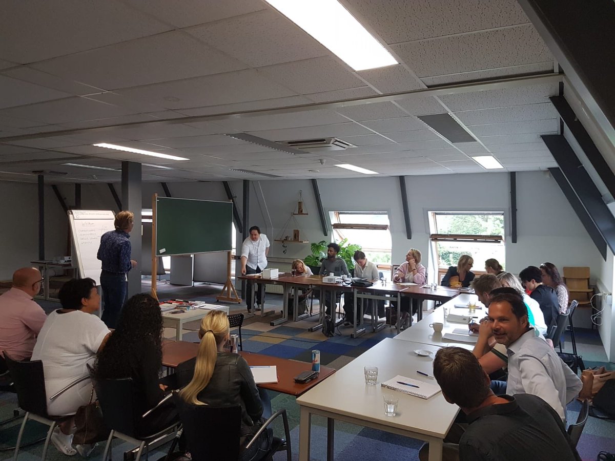 OmarSirre's tweet photo. Geslaagde workshop van @CompasBreda met 16 deelnemers. Veel enthousiasme over het gebruik van #openbadges We ontwikkelen door @MEEWestBrabant #WadW @BredaActief @VillaBoerebont @GroteBroerBreda @Koraalgroep #stichtingtientjes #vluchtelingenwerk @MarlijnAcademie #onslabel @breda https://t.co/3R92n64dif