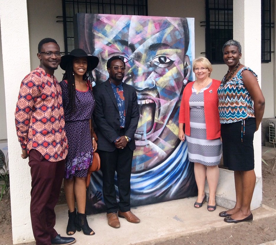 HCCanGhana's tweet photo. Nous sommes charmés de notre rencontre avec @Komiolaf @iamdonisha @ianketeku du 🇨🇦 participants à #ChaleWote2018. Il nous a fait plaisir d’en apprendre plus sur leurs projets dans le domaine des arts et leurs projets futurs. https://t.co/yCRgwdX0Qy